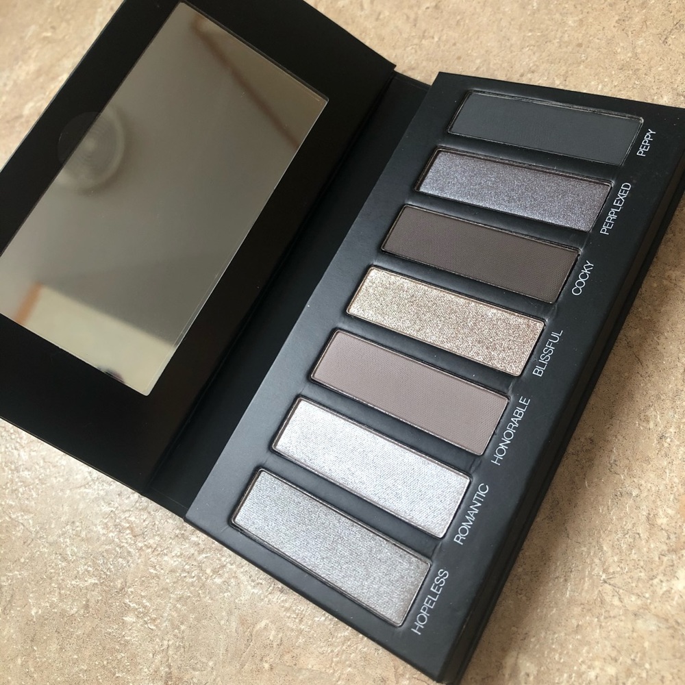 Younique addiction 2 palette